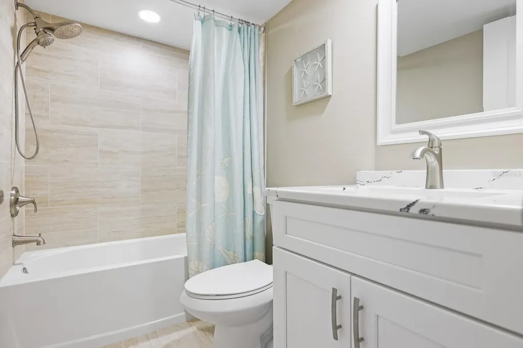 821 Bahia Del Sol Drive Ruskin FL 33570