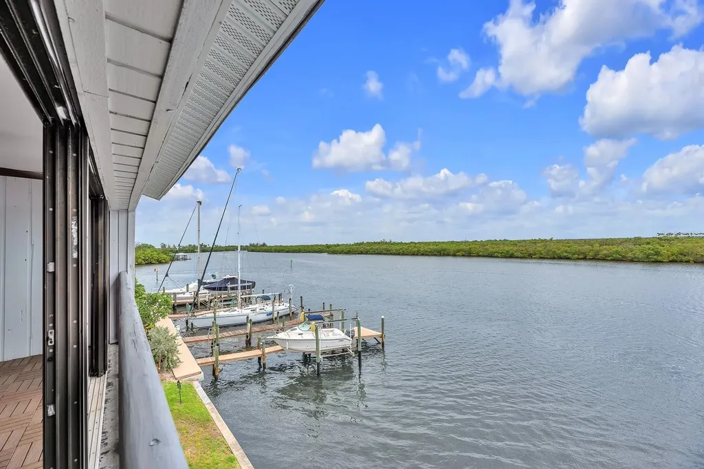 821 Bahia Del Sol Drive Ruskin FL 33570