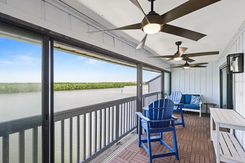 821 Bahia Del Sol Drive Ruskin FL 33570