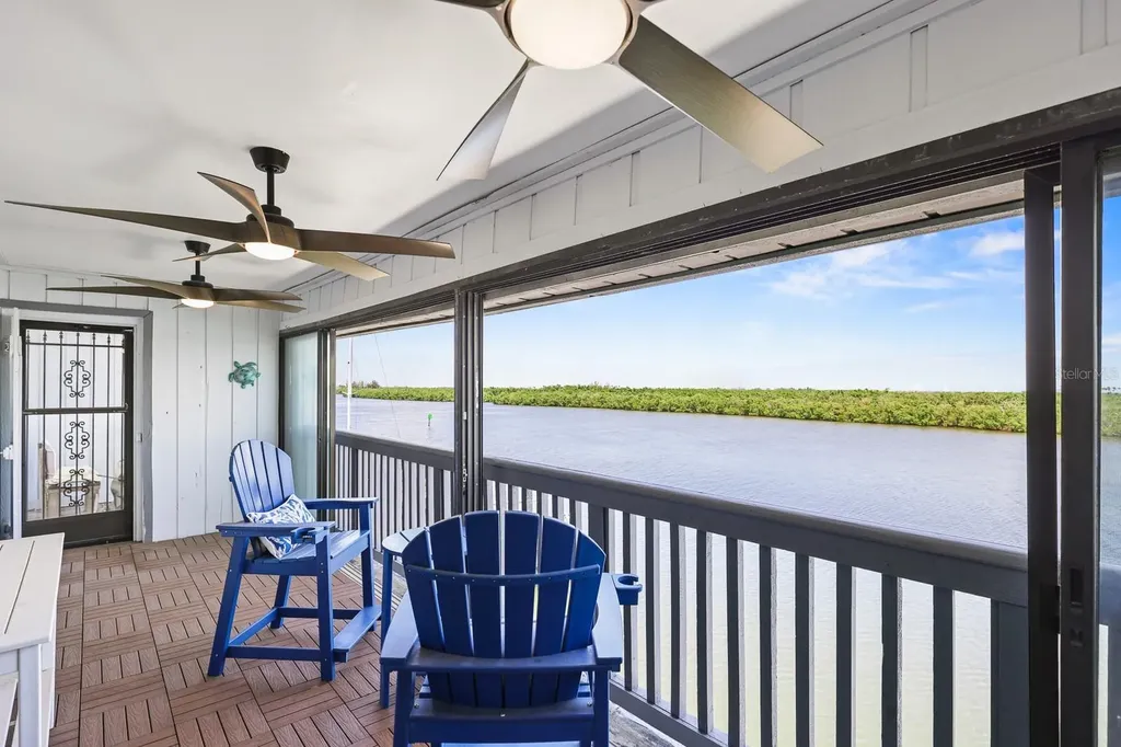 821 Bahia Del Sol Drive Ruskin FL 33570