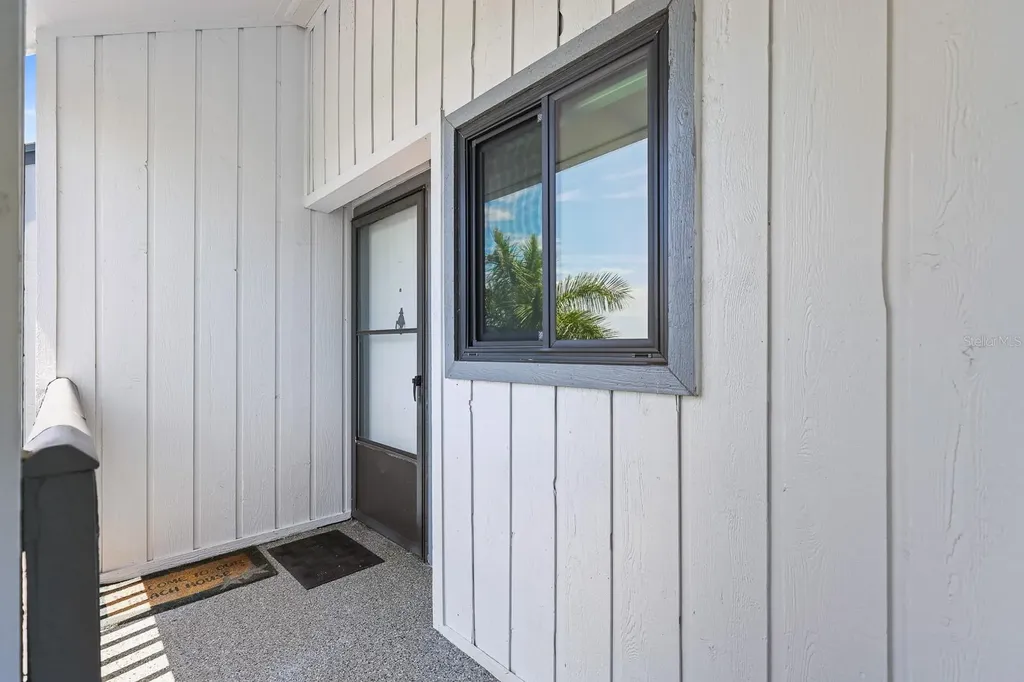 821 Bahia Del Sol Drive Ruskin FL 33570