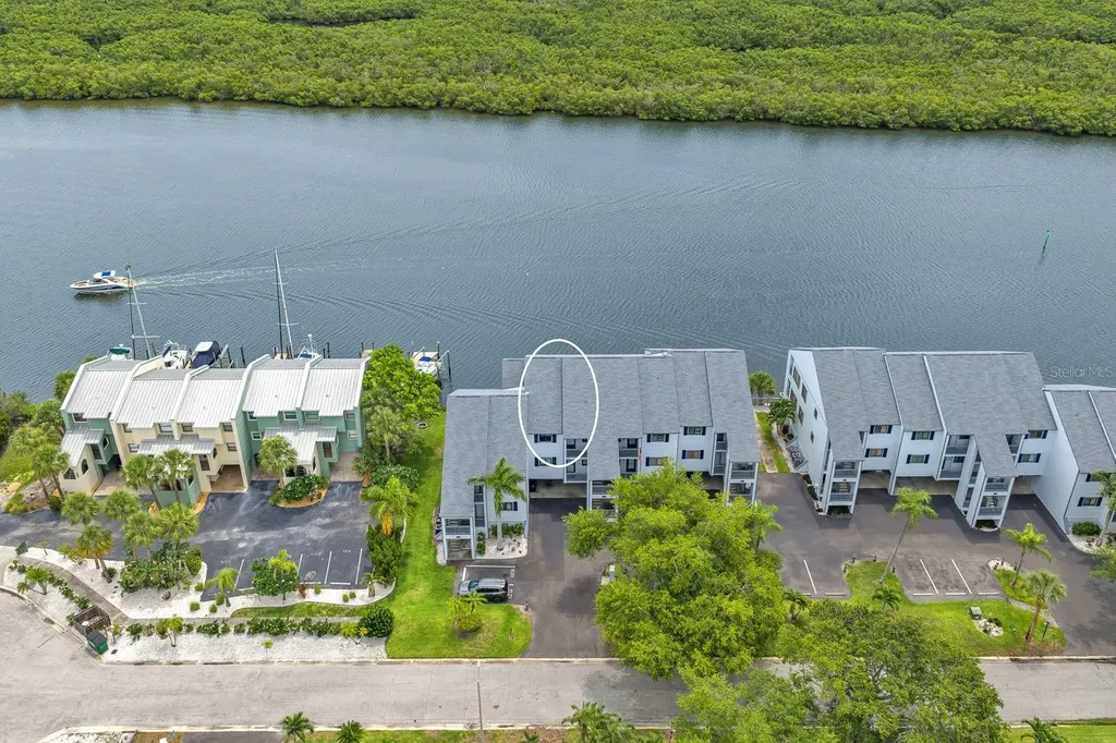 821 Bahia Del Sol Drive Ruskin FL 33570