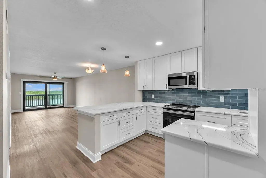 821 Bahia Del Sol Drive Ruskin FL 33570
