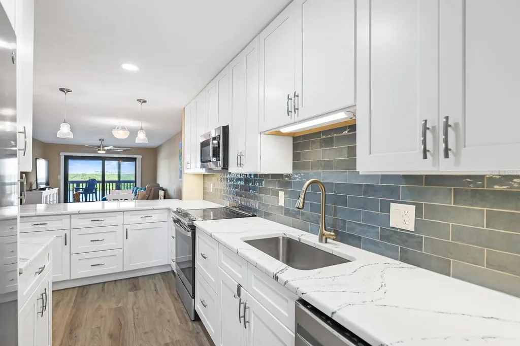 821 Bahia Del Sol Drive Ruskin FL 33570