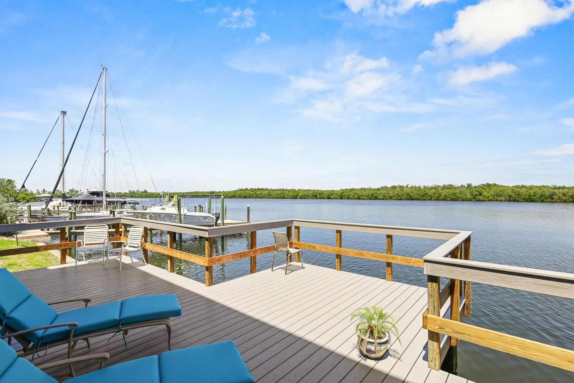 821 Bahia Del Sol Drive Ruskin FL 33570