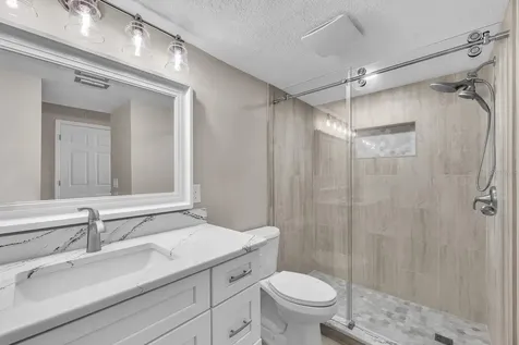 821 Bahia Del Sol Drive Ruskin FL 33570