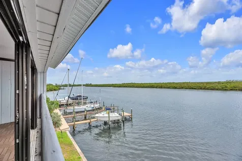 821 Bahia Del Sol Drive Ruskin FL 33570