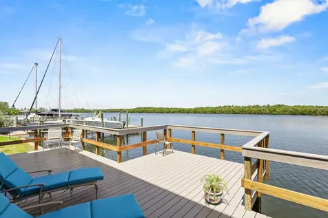 821 Bahia Del Sol Drive Ruskin FL 33570