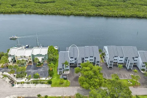 821 Bahia Del Sol Drive Ruskin FL 33570