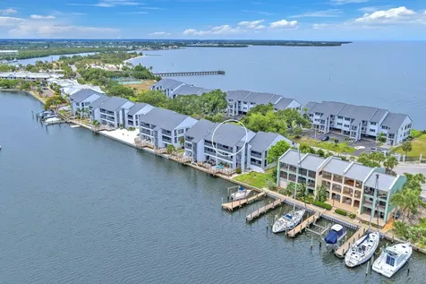 821 Bahia Del Sol Drive Ruskin FL 33570