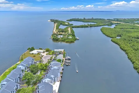 821 Bahia Del Sol Drive Ruskin FL 33570