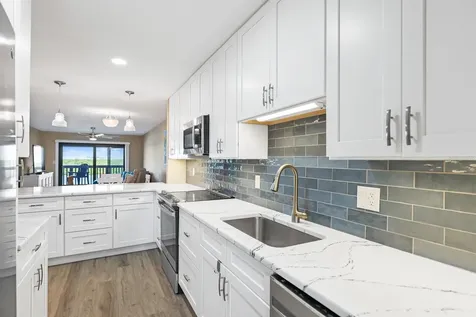 821 Bahia Del Sol Drive Ruskin FL 33570