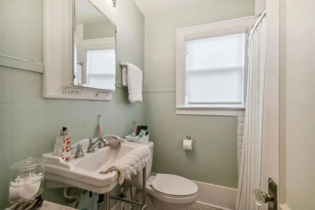 2111 W Southview Avenue Tampa FL 33606