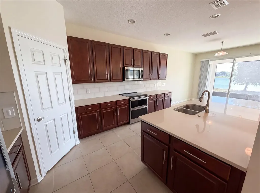 1811 Henley Street Magnolia Square FL 34771