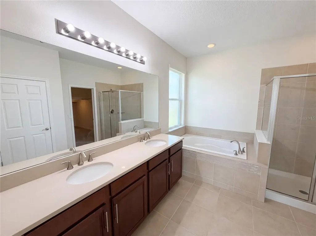 1811 Henley Street Magnolia Square FL 34771
