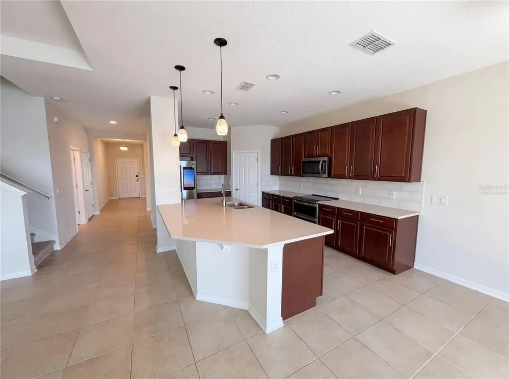 1811 Henley Street Magnolia Square FL 34771