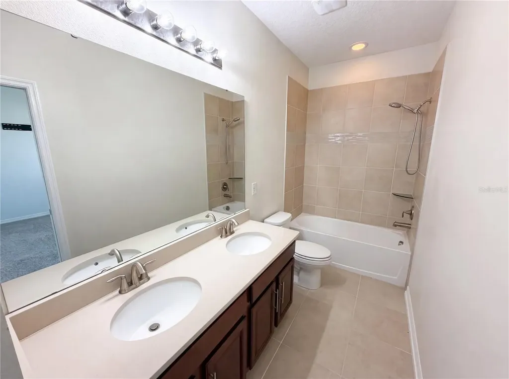 1811 Henley Street Magnolia Square FL 34771