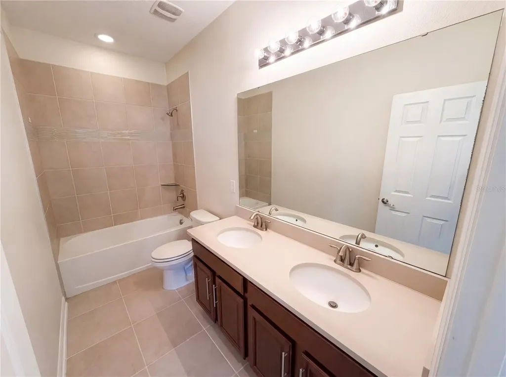1811 Henley Street Magnolia Square FL 34771