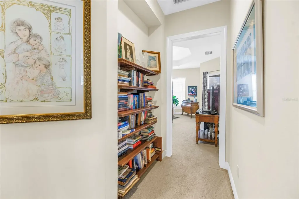 10 Franklin Court S St Petersburg FL 33711