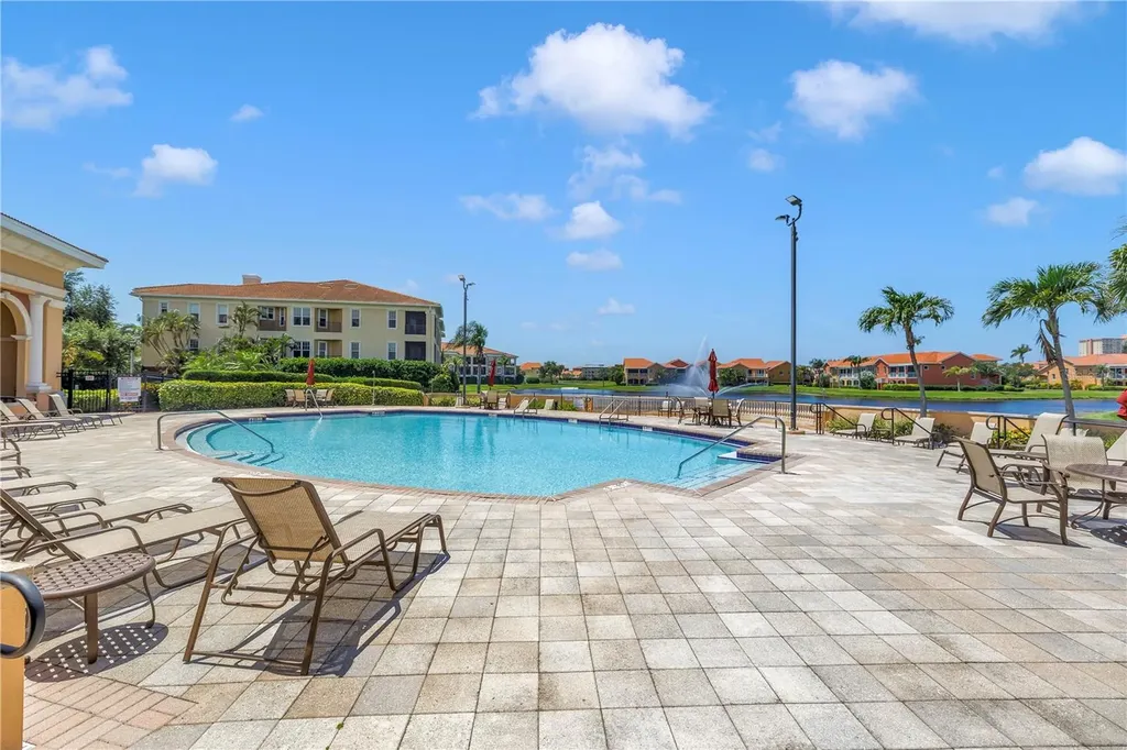 10 Franklin Court S St Petersburg FL 33711