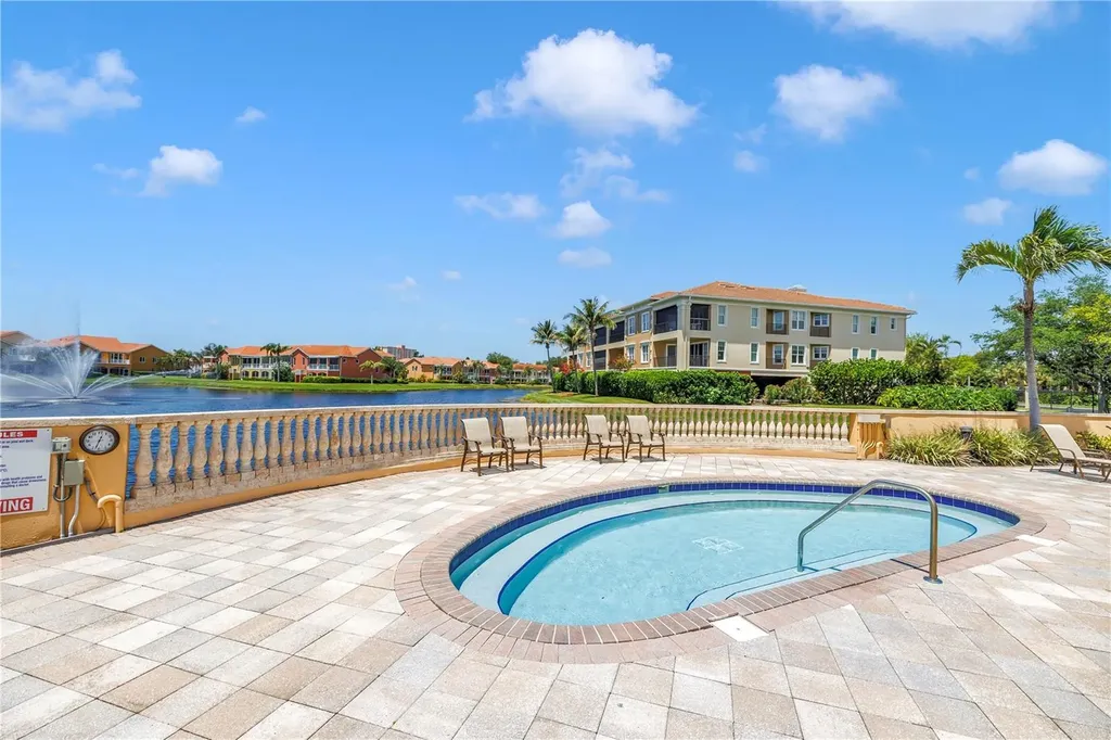 10 Franklin Court S St Petersburg FL 33711
