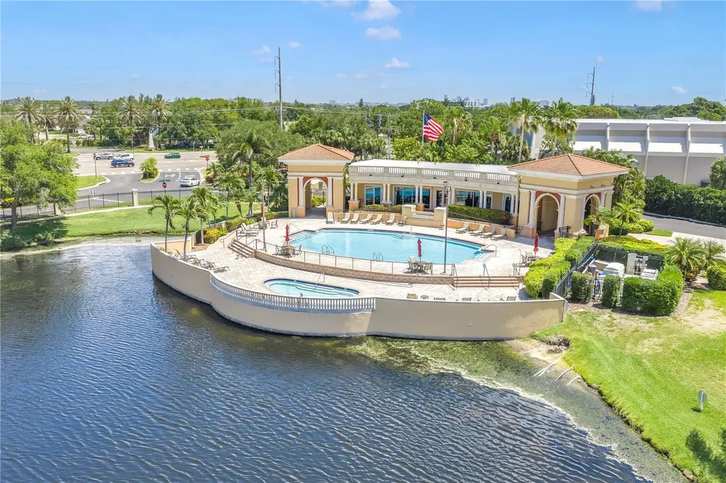 10 Franklin Court S St Petersburg FL 33711