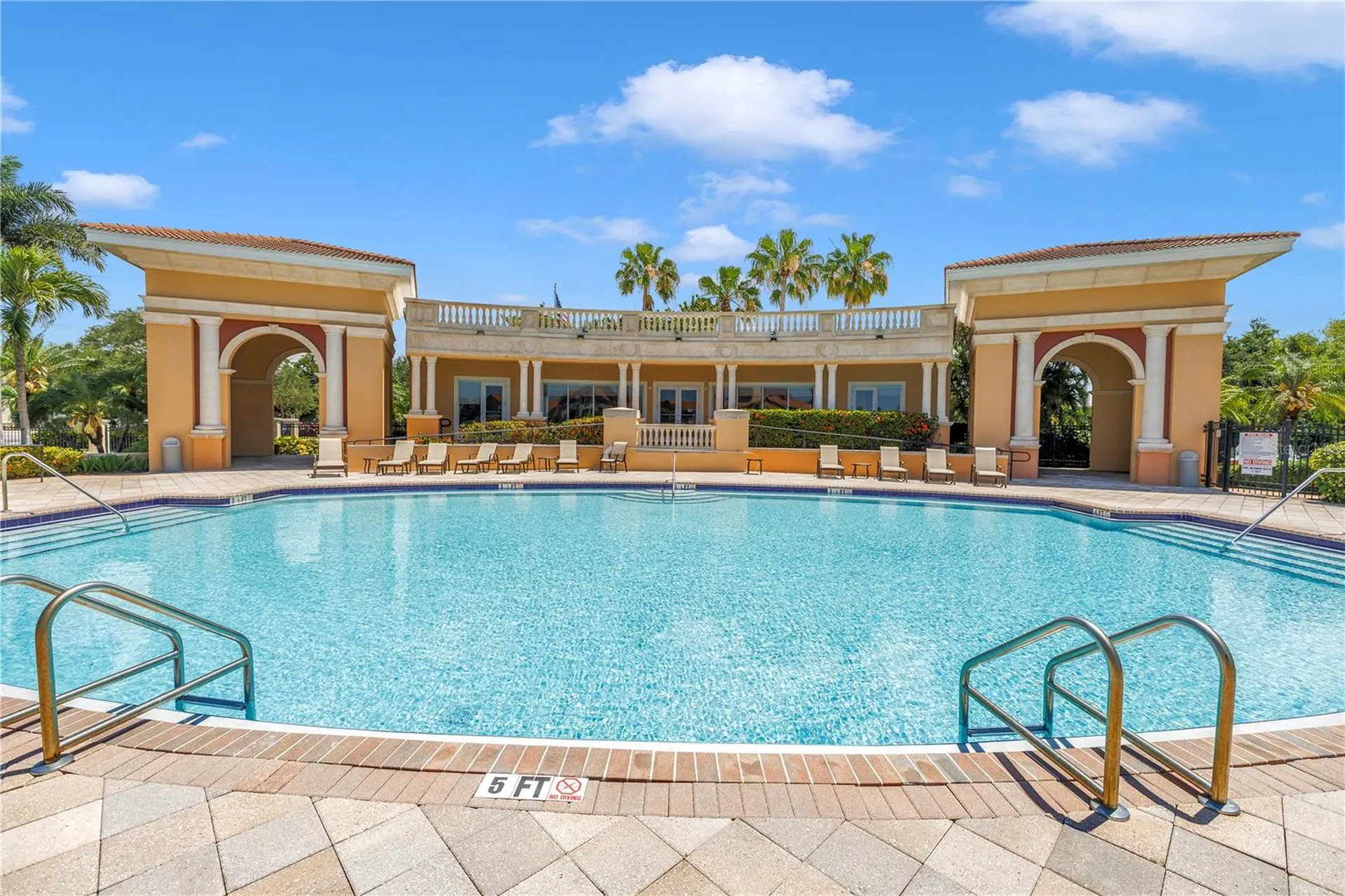 10 Franklin Court S St Petersburg FL 33711