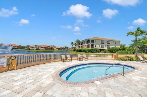 10 Franklin Court S St Petersburg FL 33711