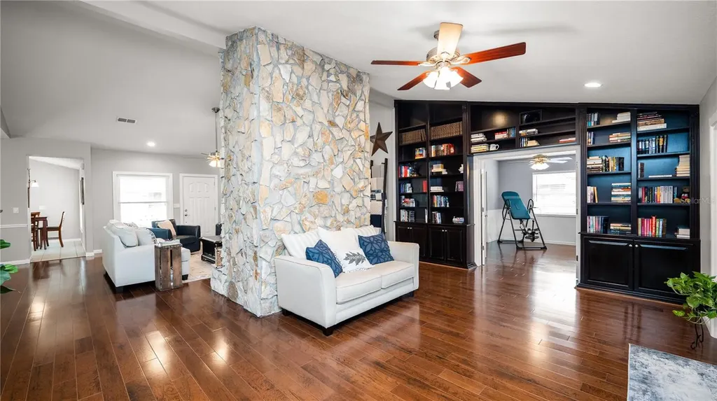 5525 Club Hill E Lakeland FL 33813