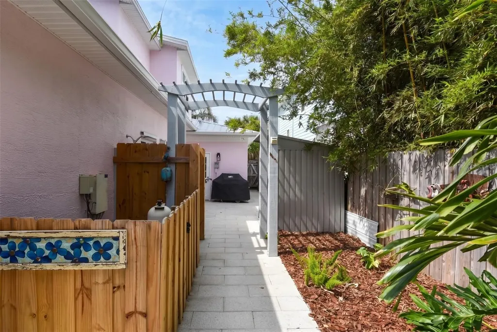 915 Maple Street New Smyrna Beach FL 32169
