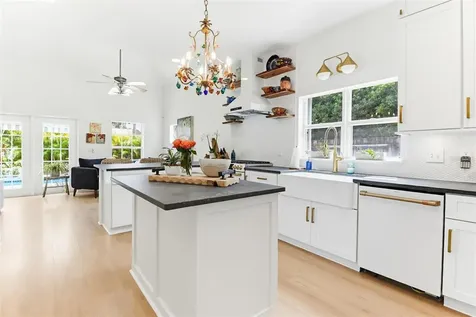 915 Maple Street New Smyrna Beach FL 32169
