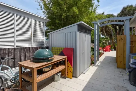 915 Maple Street New Smyrna Beach FL 32169
