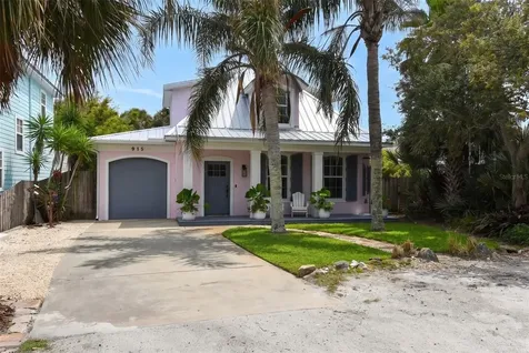 915 Maple Street New Smyrna Beach FL 32169