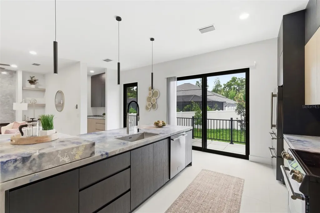 1090 Main Street Safety Harbor FL 34695