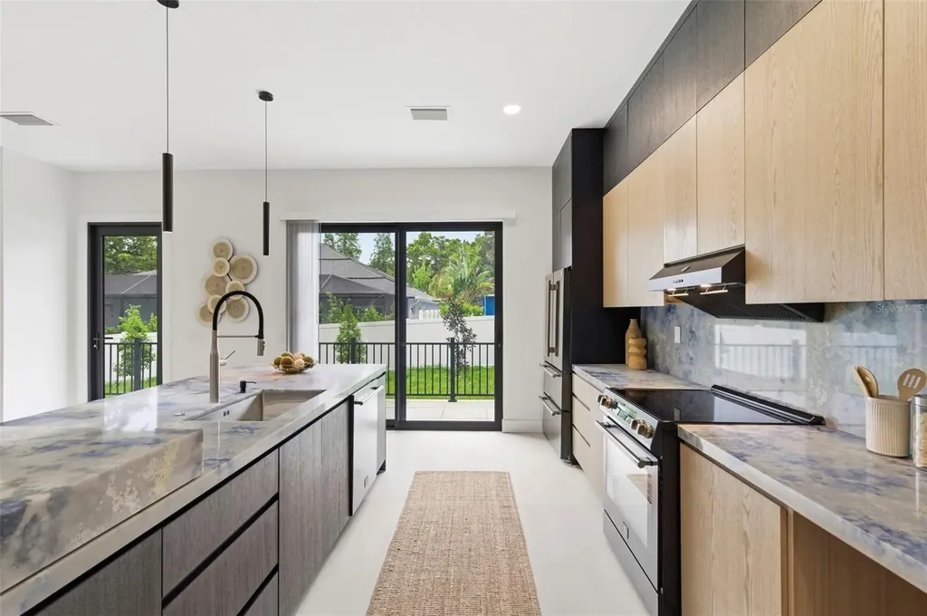 1090 Main Street Safety Harbor FL 34695