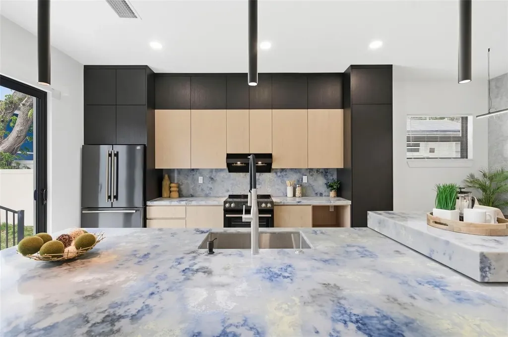 1090 Main Street Safety Harbor FL 34695