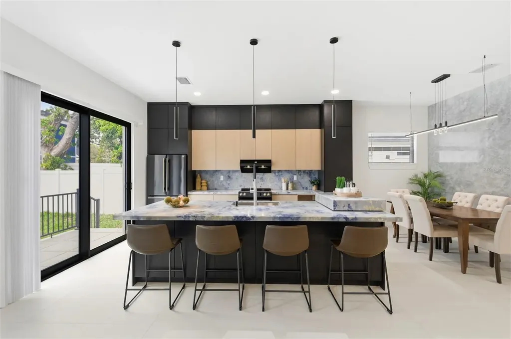 1090 Main Street Safety Harbor FL 34695