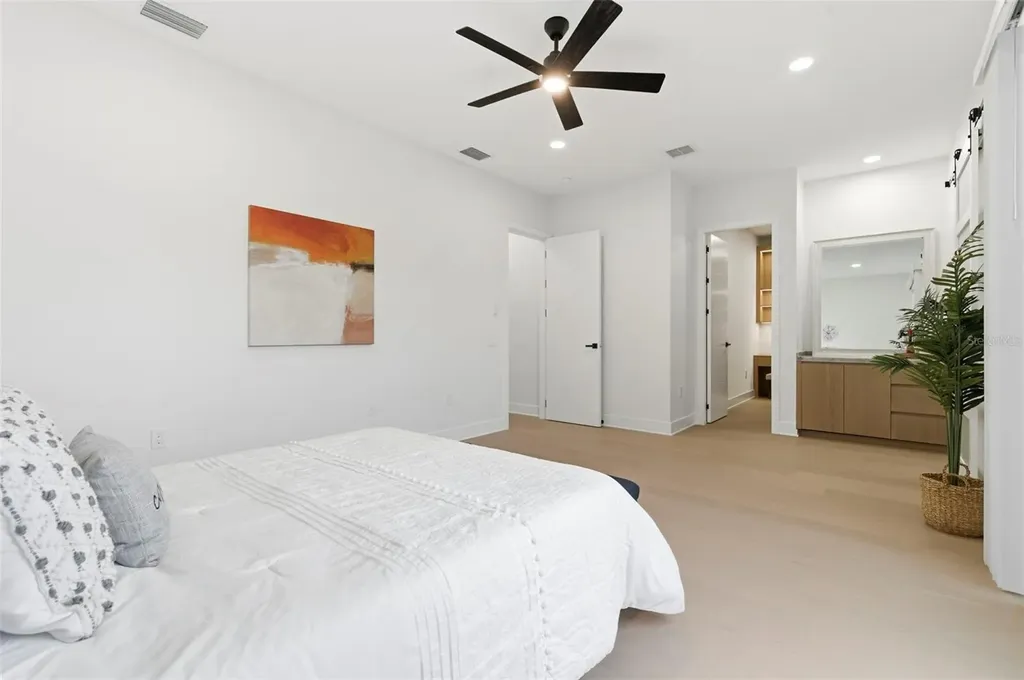 1090 Main Street Safety Harbor FL 34695