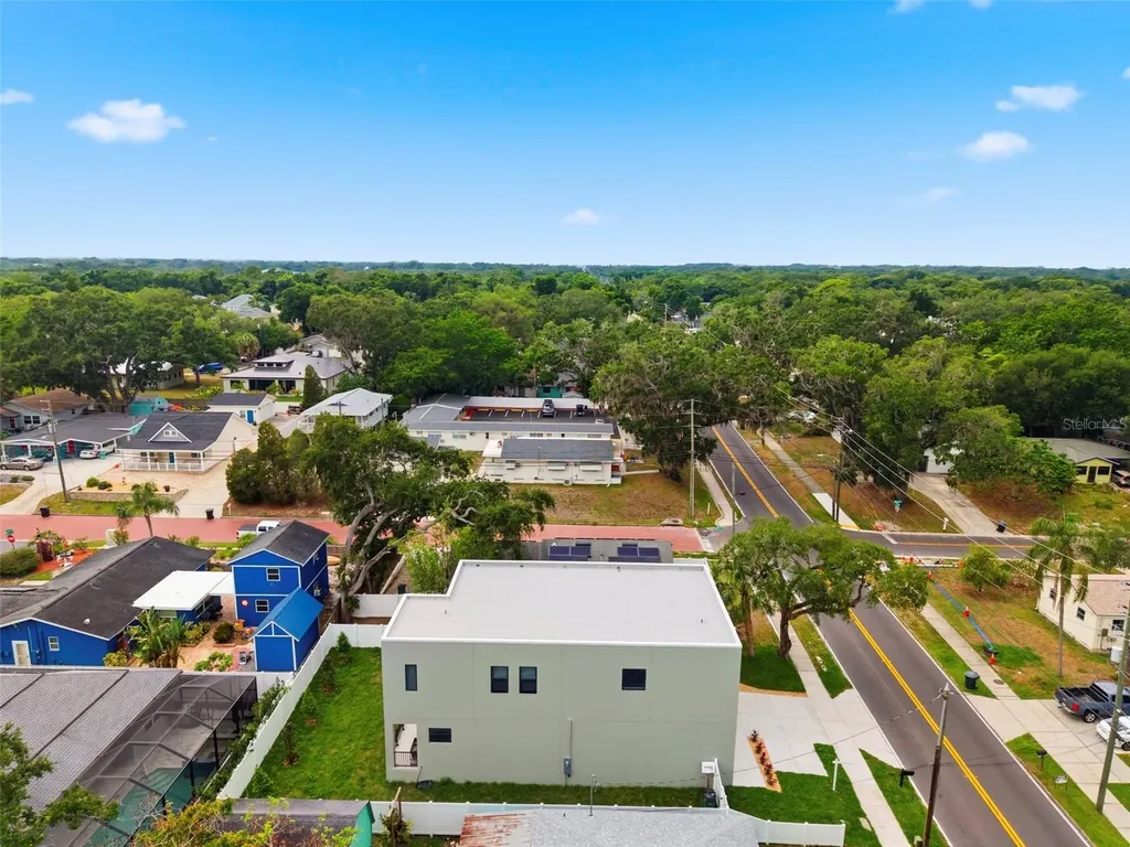 1090 Main Street Safety Harbor FL 34695