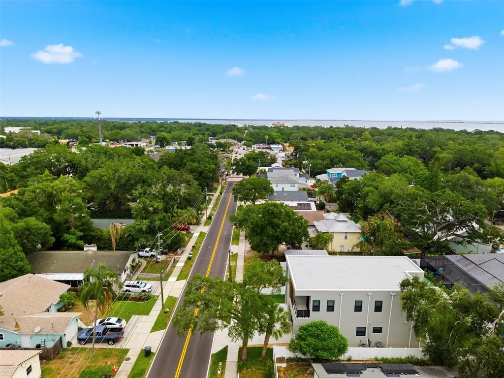 1090 Main Street Safety Harbor FL 34695
