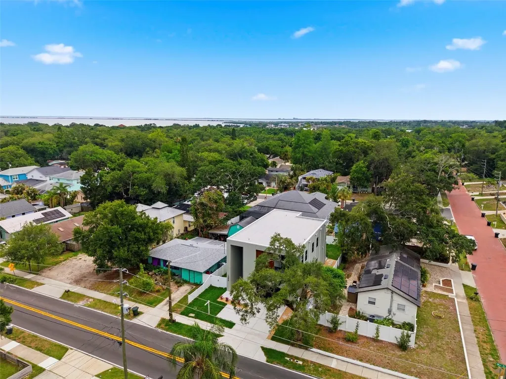 1090 Main Street Safety Harbor FL 34695
