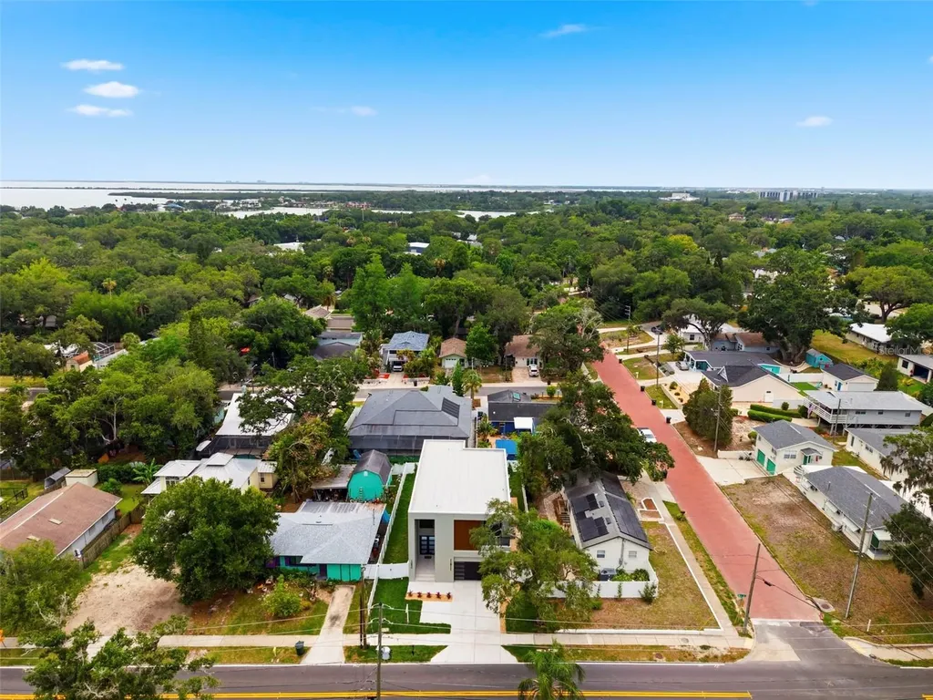 1090 Main Street Safety Harbor FL 34695