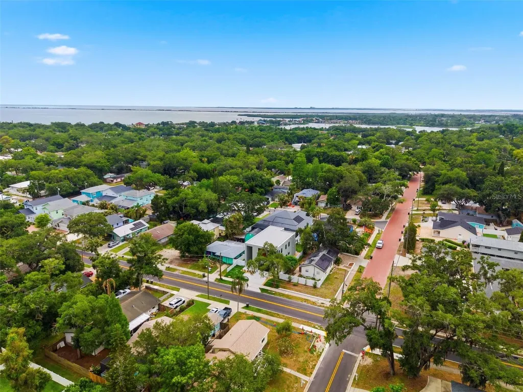 1090 Main Street Safety Harbor FL 34695