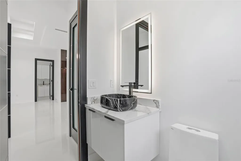 7013 N Clearview Avenue Tampa FL 33614