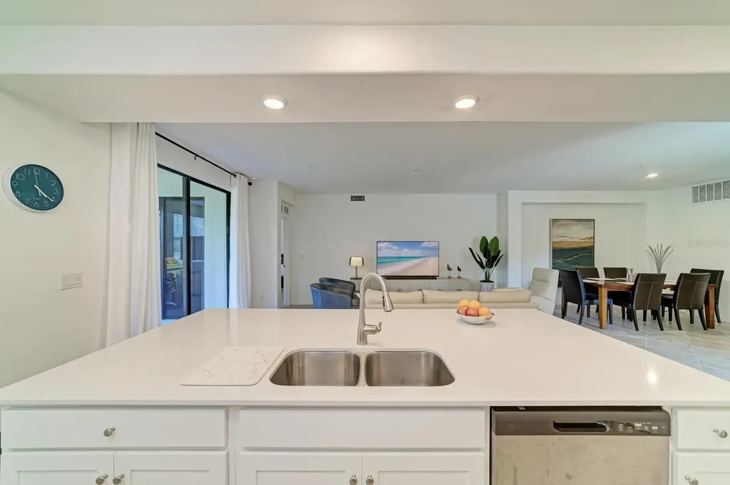 5687 N Honore Avenue Sarasota FL 34243