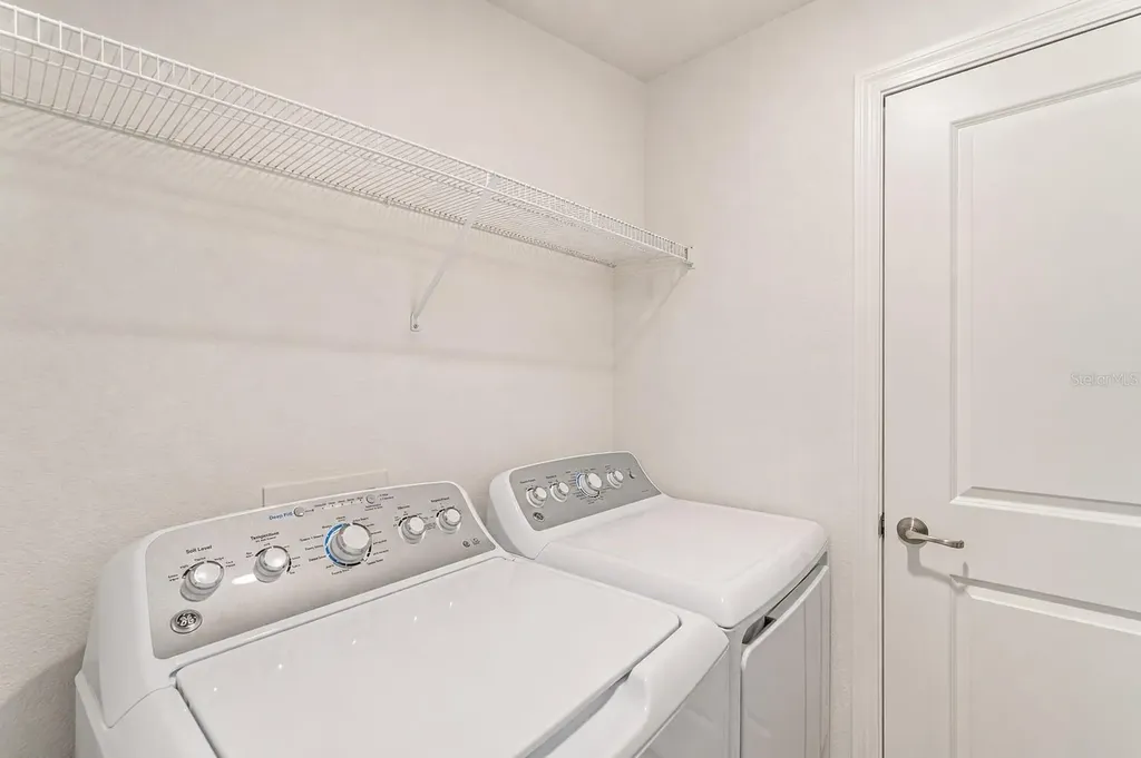 5687 N Honore Avenue Sarasota FL 34243