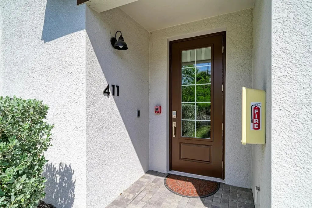 5687 N Honore Avenue Sarasota FL 34243
