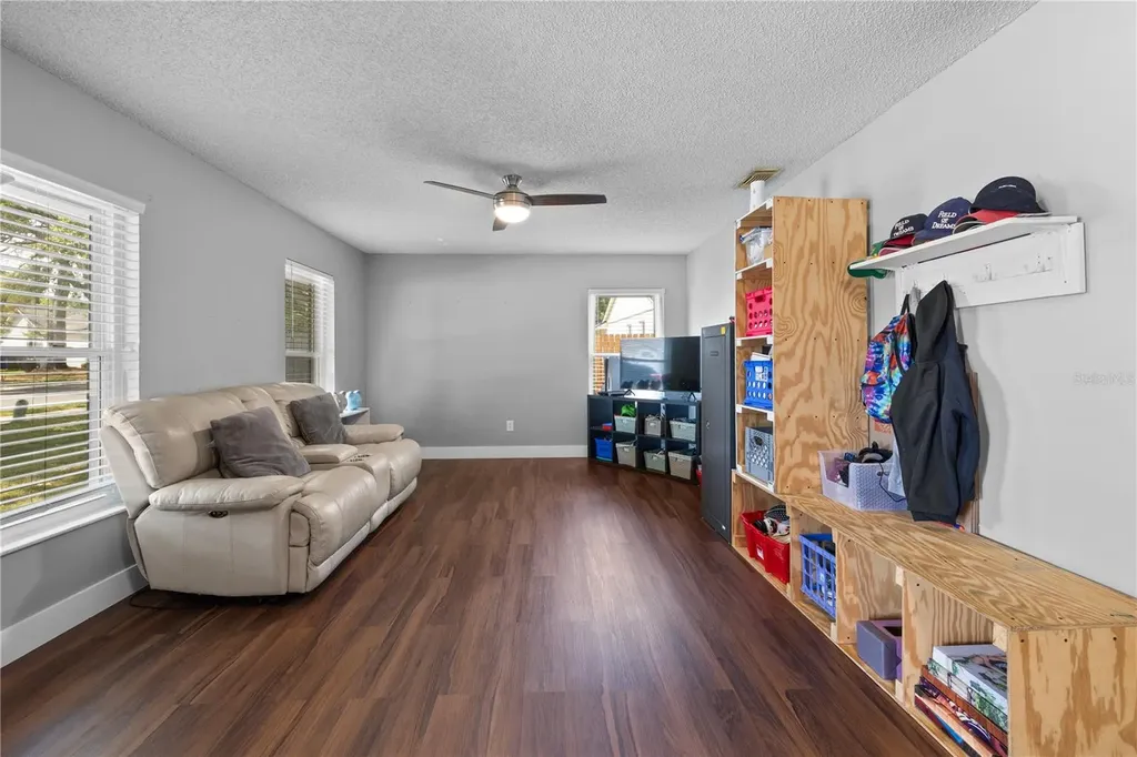 1062 Mckinnon Avenue Oviedo FL 32765