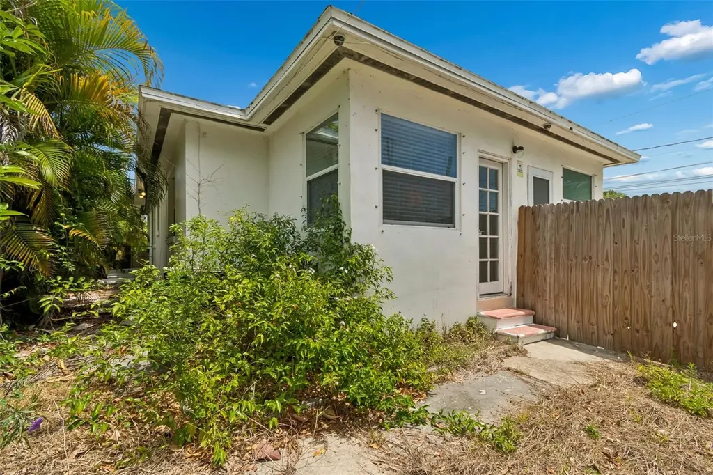 1500 30th Avenue N St Petersburg FL 33704