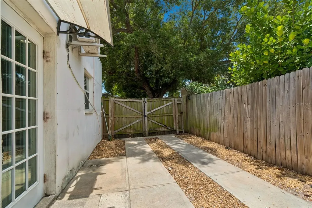 1500 30th Avenue N St Petersburg FL 33704